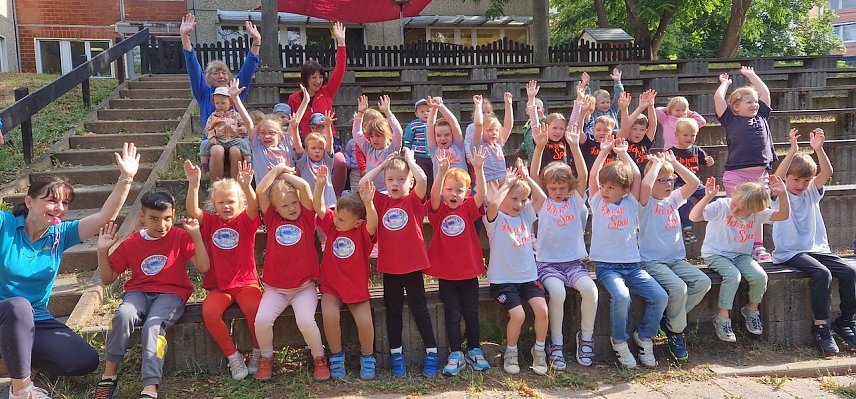 Bild: KInder der Kindervilla Bad Frankenhausen genoe&szlig;en den Sommer mit unterschiedlichen Spielen