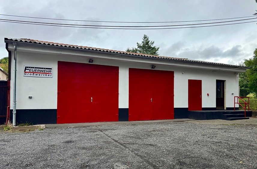 Bild: Das schick renovierte Feuerwehrger&auml;tehaus