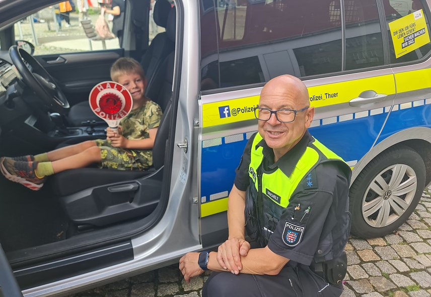Bild: Hatten gemeinsam Spa&szlig;: Polizisten und kleine Polizeifans