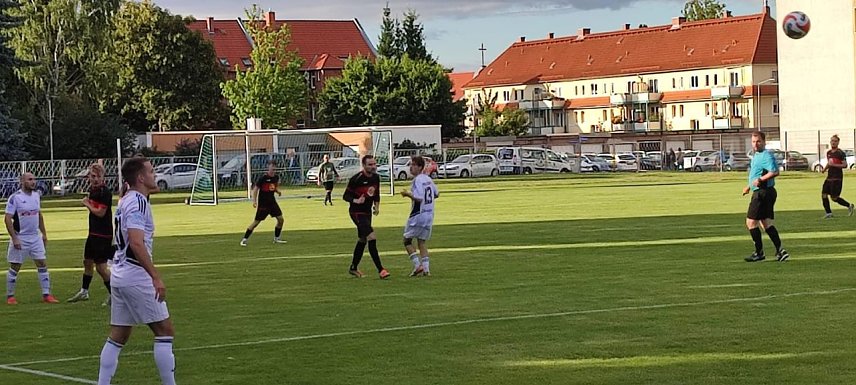 Bild: Der FSV Preu&szlig;en Bad Langensalza (in wei&szlig;) zu Gast beim befreundeten ESV Lok Gotha