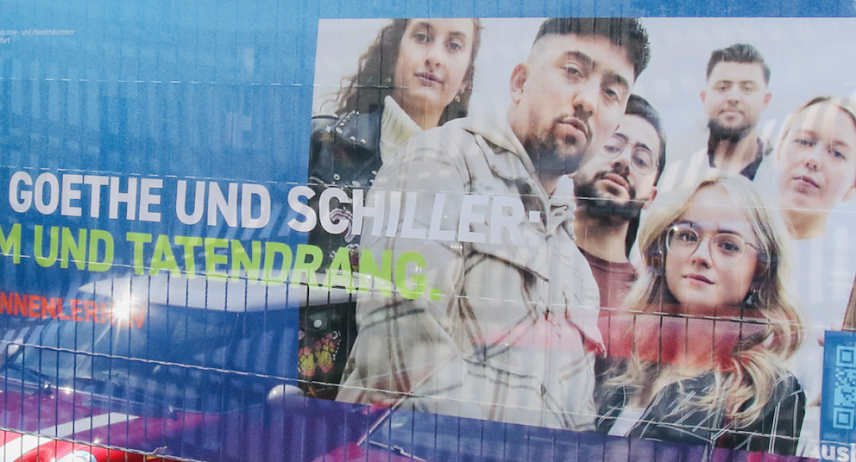 Bild: Der Stein des Ansto&szlig;es: ein Plakat das manchem Kommentator scheinbar nicht Deutsch genug aussieht