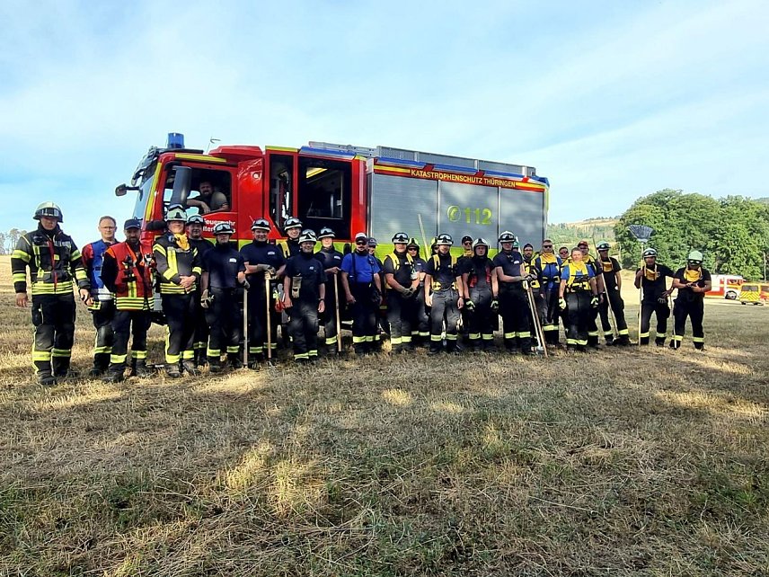 Bild: Respekt den Rettern - in Breitenbach hat man die Kameraden der Feuerwehr geehrt