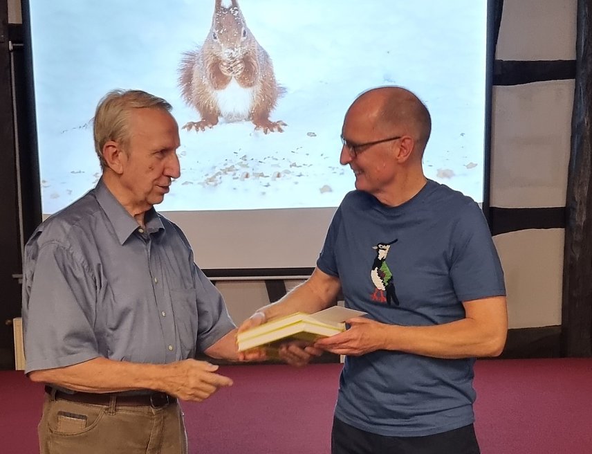 Bild: Dr. Frey referierte zur Vogelwelt im Park Hohenrode