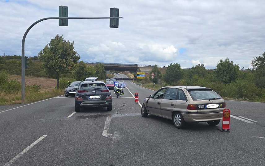 Bild: Unfall auf der Bundesstra&szlig;e