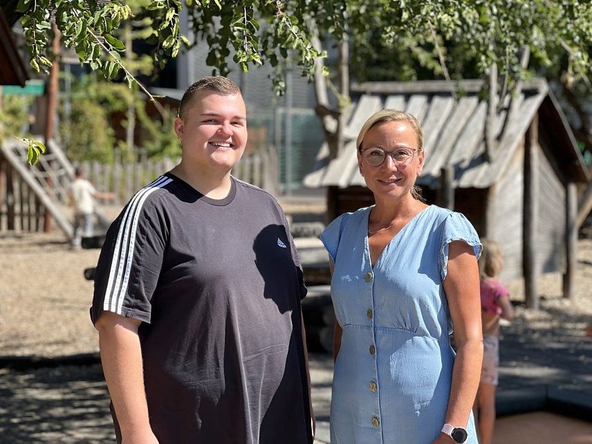 Bild: Jana Eichel und Jim Gorges koordinieren die Arbeitsgemeinschaften an der Evangelischen Grundschule Nordhausen 