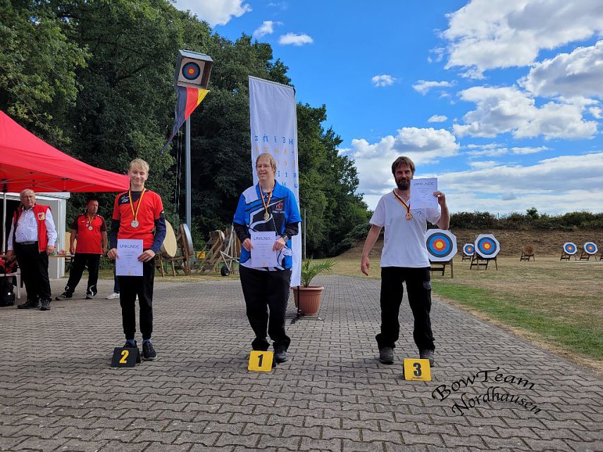 Bild: Die Bogensch&uuml;tzen des Bowteam bei der Deutschen PARA Meisterschaft