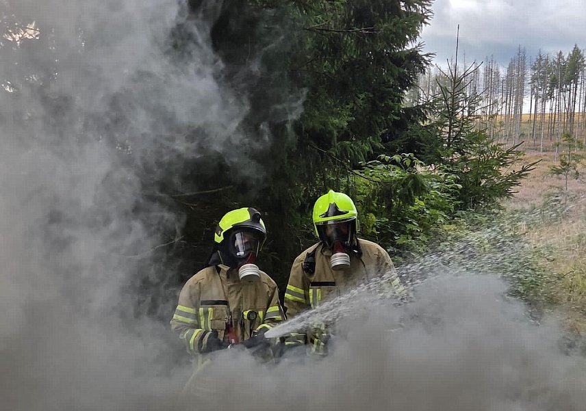 Bild: Waldbrand&uuml;bung im HRZ