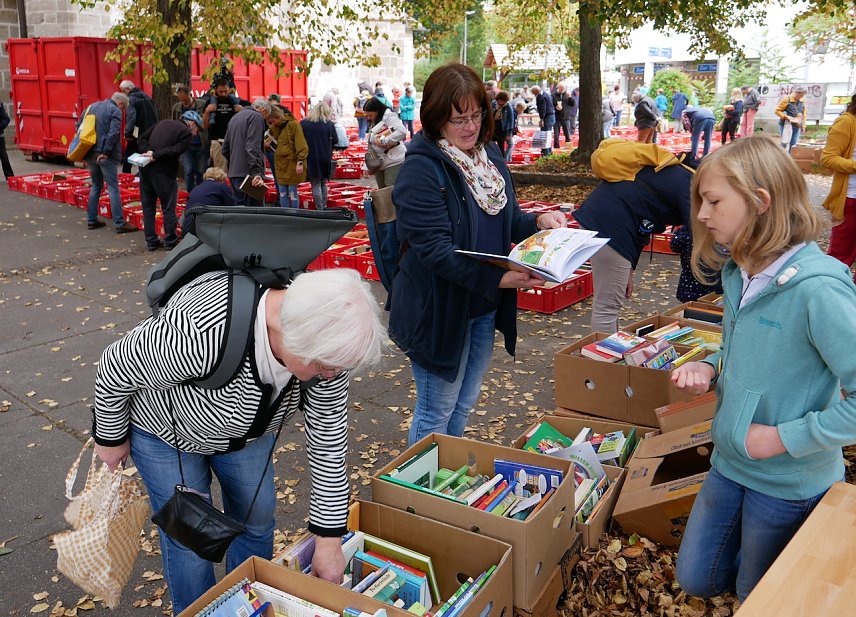Bild: B&uuml;chermarkt an der Blasiikirche