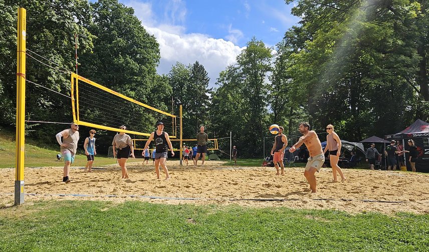 Bild: Sommerliches Volleyballturnier