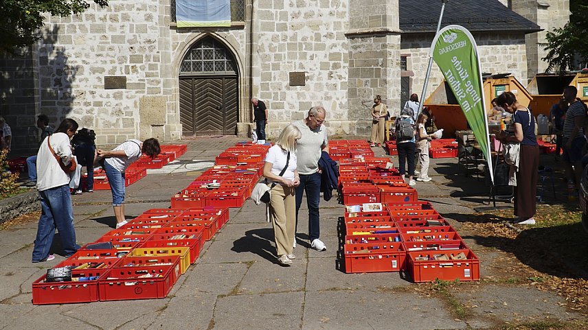 Bild: KILA-B&uuml;cher � Rettungsmarkt auf dem Blasii Kirchplatz in Nordhausen
