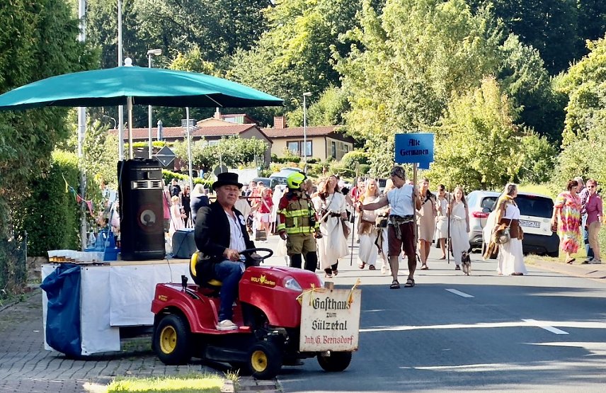 Bild: Historischer Festumzug in S&uuml;lzhayn