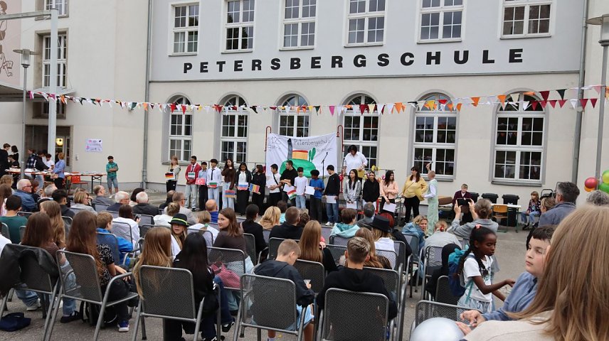 Bild: Festakt zum 125. Bestehen der Petersbergschule