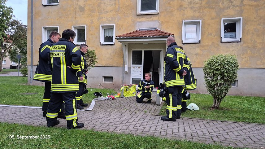 Bild: Feuerwehr&uuml;bungen in leerstehendem Wohnblock in Bleicherode