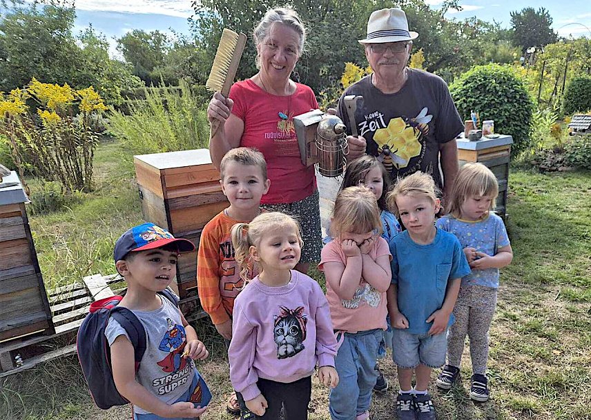 Bild: Besuch bei den Bienen