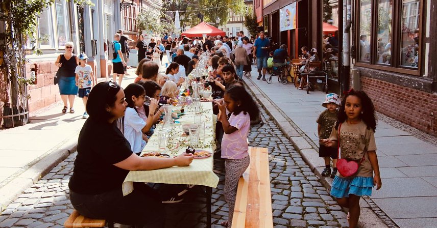Bild: In der Kurzen Meile fand heute wieder das "Essen der Kulturen" statt