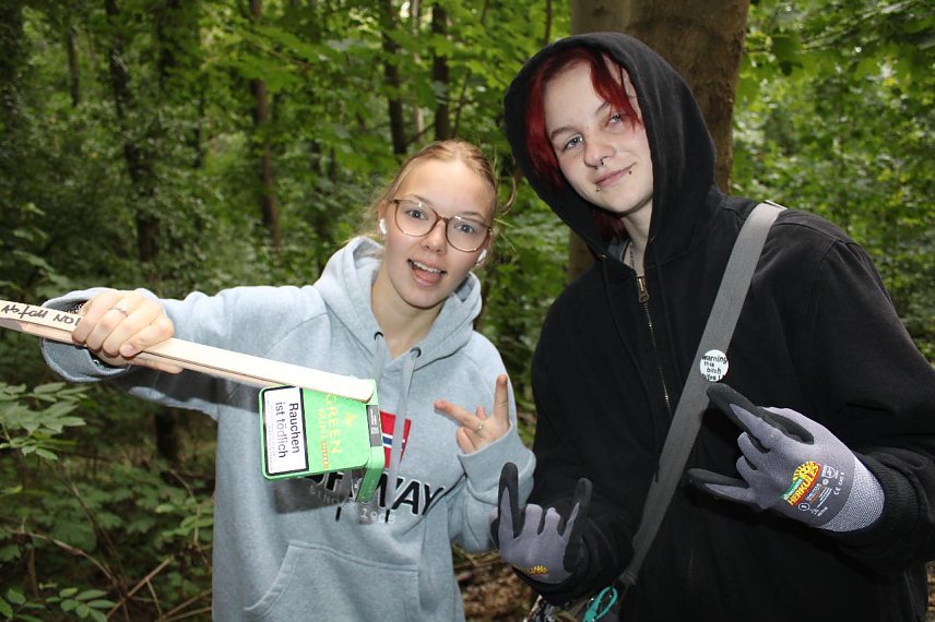 Bild: Zwei Klassen der Regelschule K&auml;the Kollwitz halfen beim aufr&auml;umen zum World Clean Up Day
