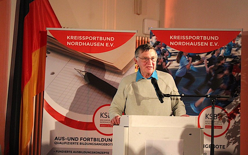 Bild: KSB-Vizepr&auml;sident Klaus K&ouml;rber verlas die Laudationen f&uuml;r die gew&uuml;rdigten Ehrenamtler