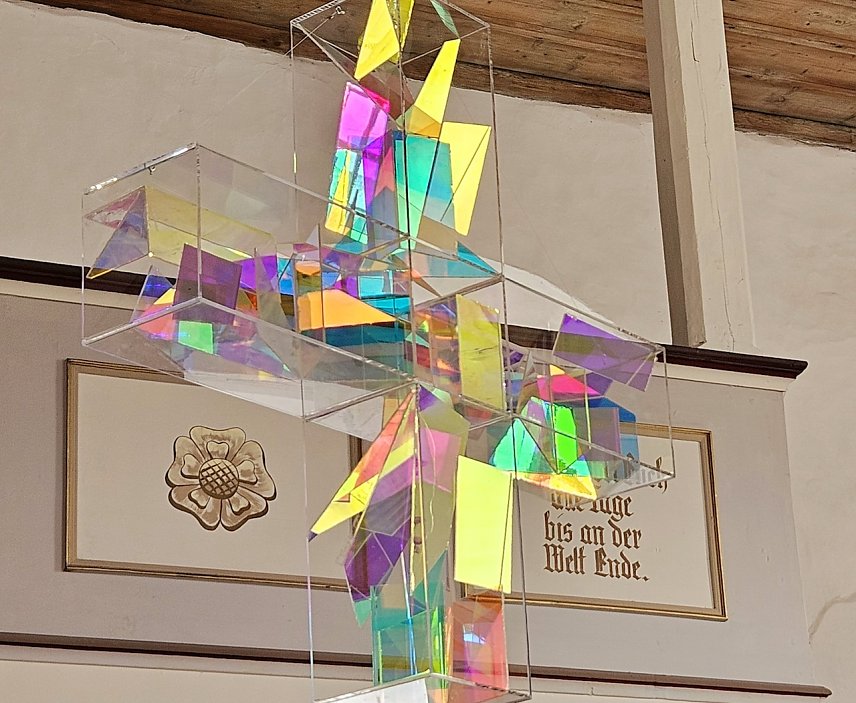 Bild: Lichtkreuz von Ludger Hinse in der Rosenkirche Elende