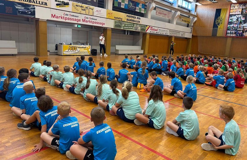 Bild: Die Grundschulen des Kreises trafen sich zum Zweifelderballturnier