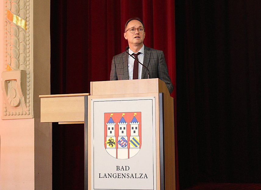 Bild: Staatssekret&auml;r Dr. Tobias Knoblich lobte die Kurstadt als vorbildlich