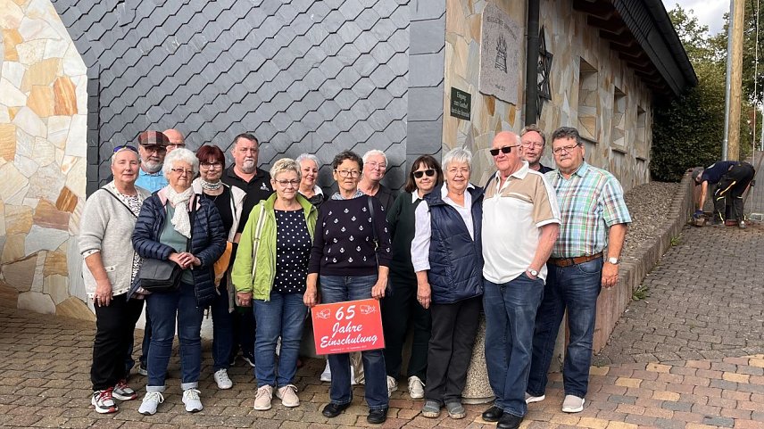 Bild: Treffen nach 65 Jahren Einschulung