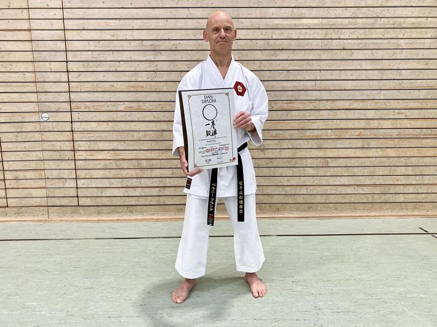 Bild: Frank Pelny hat den 8. Dan im Karate erreicht