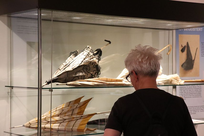 Bild: Die Sonderausstellung zur Geschichte des Regenschirms im Tabakspeicher wird verl&auml;ngert