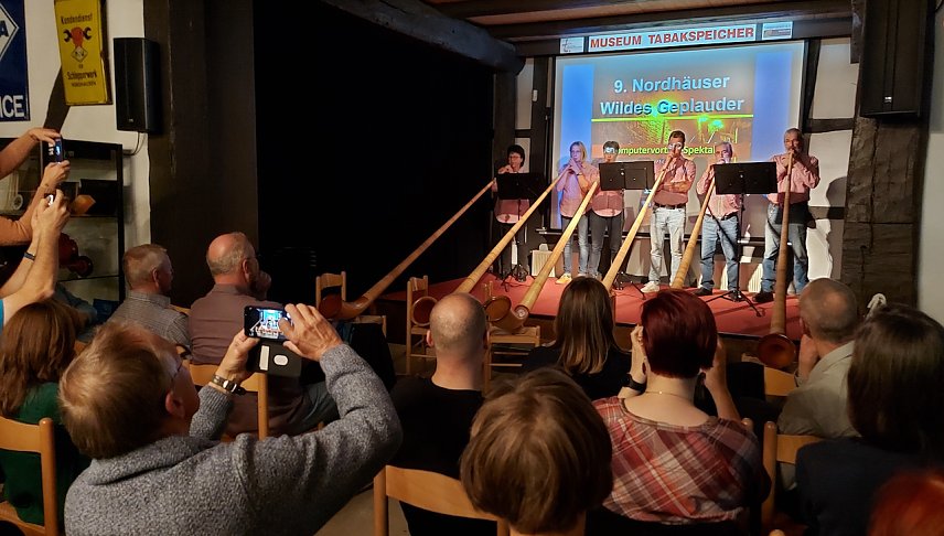 Bild: Wildes Geplauder im Tabakspeicher