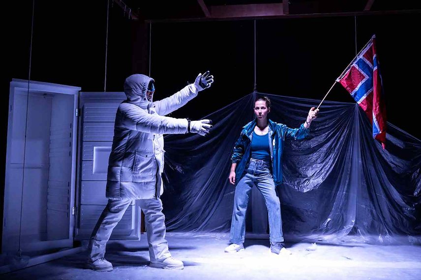 Bild: Premiere im Jugendtheater am Sonntag