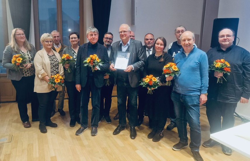 Bild: Neben den hauptamtlichen Mitarbeitern um Dr. Theilemann hat das Archiv &uuml;ber die Jahre eine engagierte Gruppen aus ehrenamtlichen Helfern und ehemaligen Kollegen um sich geschart