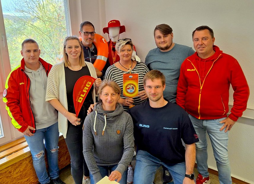 Bild: Mitglieder des neuen Vorstandes: hintere Reihe von links nach rechts: Maikel Seebonn, Nicole Rupprecht,  Stefan Ru&szlig;land, Mandy G&ouml;ssel, David Schmidt, Bj&ouml;rn Schobe&szlig; vorn:  Eyleen Ru&szlig;land und Christoph Sch&uuml;ler
