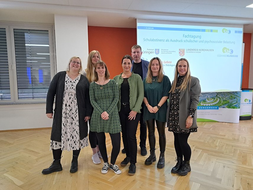 Bild: (von links nach rechts): Maria Barheine-Bouregua (HS Nordhausen), Simone Hasselbach (SHK), Marianne Gerber (Familienzentrum), Antje Reuter (SHK), Philip Heiser (SHK), Anne-K. Wagner (LRA), Christin John (LRA) 