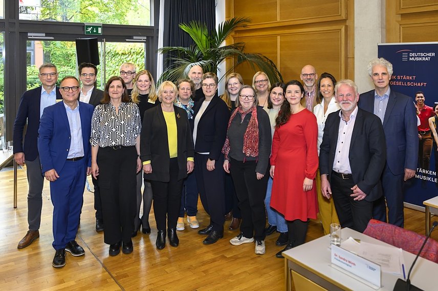 Bild: Neues Pr&auml;sidium des DMR 