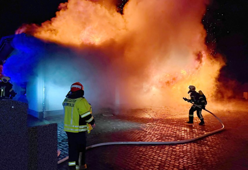 Bild: Geb&auml;udebrand in Obermehler