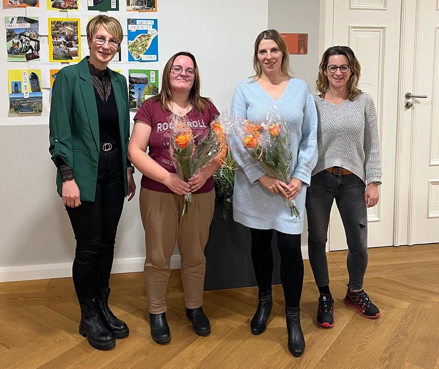 Bild: Mareen Biedermann, Fachbereichsleiterin Kinder, Jugend und Sport (li.), Jaqueline Lange, Sachgebietsleiterin Kitas (re.), Kita-Stadtelternsprecherin Doris Herrmann (2.v.re.) und ihre Stellvertreterin Babette Esche (2.v.li.).