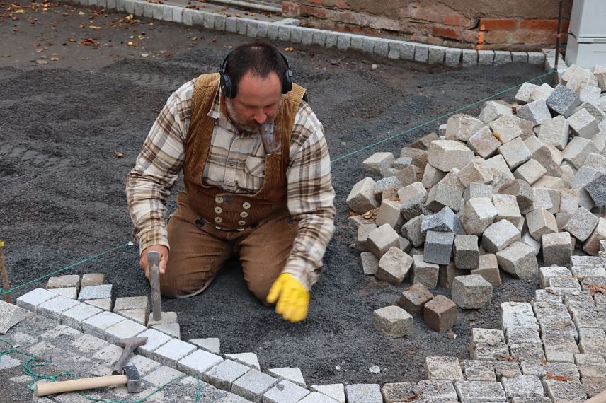 Bild: Pflasterarbeiten am Blasii-Kirchplatz
