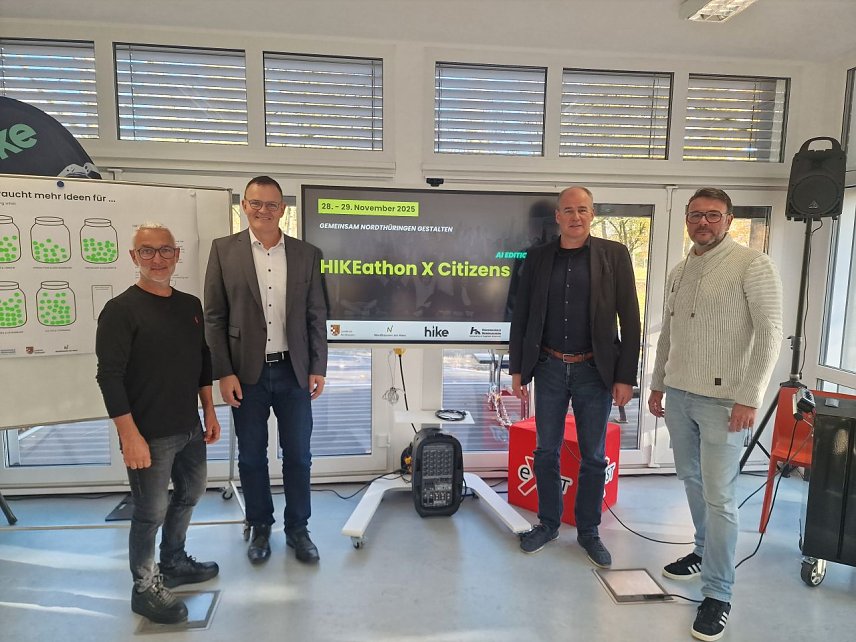 Bild: Alle mit von der Partie: Unternehmer Axel Heck, Hochschulpr&auml;sident Prof. Dr. J&ouml;rg Wagner, Landrat Matthias Jendricke und HIKE-Manager Thomas Herwig