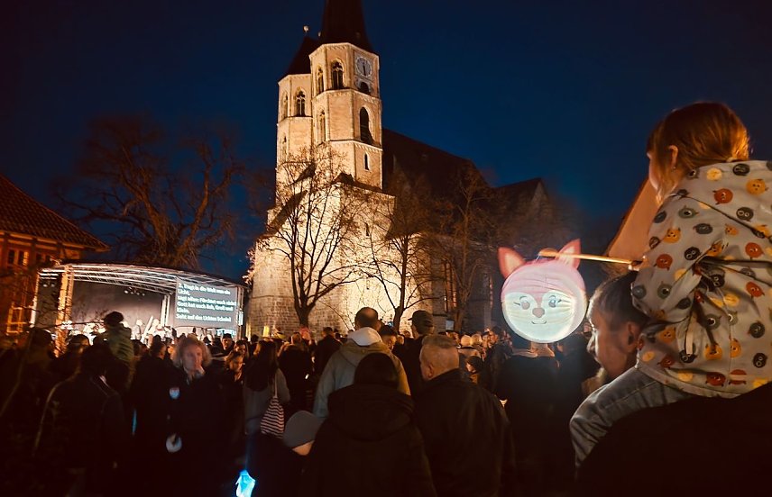 Bild: Martinifeier vor der Blasii-Kirche