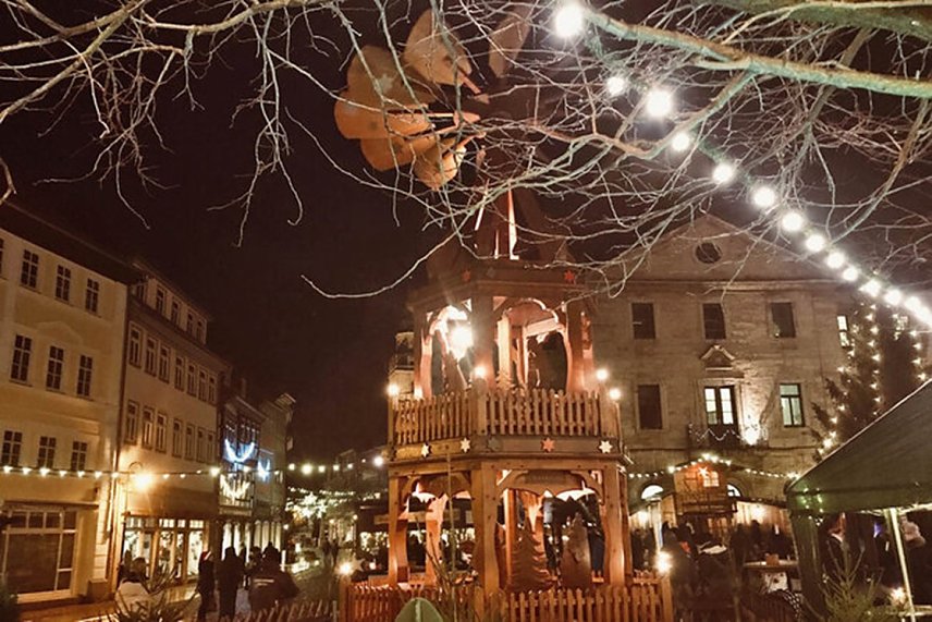 Bild: Weihnachtspyramide am Rathaus