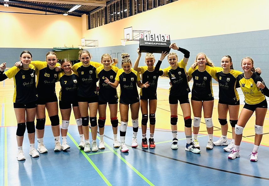 Bild: Jubelnde Nordh&auml;userinnen nach einem starken Spieltagsieg in Erfurt