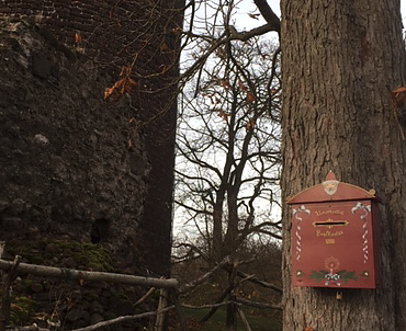 Bild: Der Wunschzettel-Briefkasten an der Ebersburg