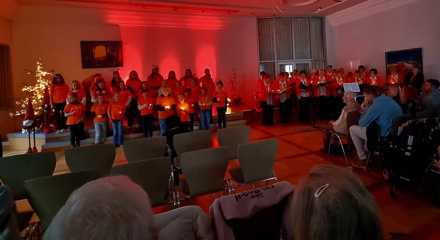 Bild: Benefizkonzert 2024 in Bad Frankenhausen mit dem Frankenh&auml;user Frauenchor und dem Kinderchor der Kurstadtgrundschule "Musik&uuml;sschen"