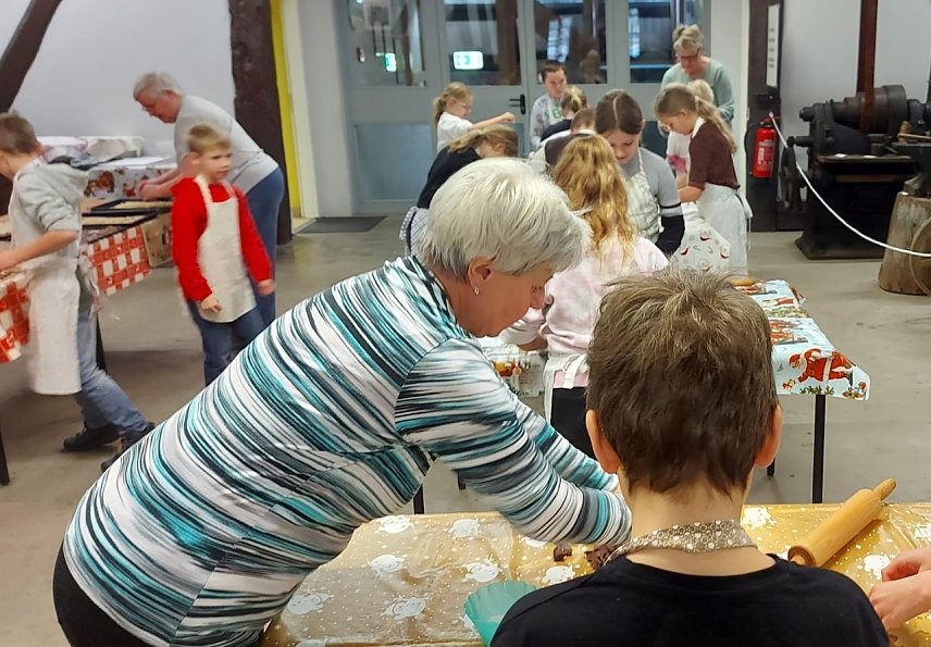Bild: Die Grundschule Heringen war zu Besuch im Tabakspeicher