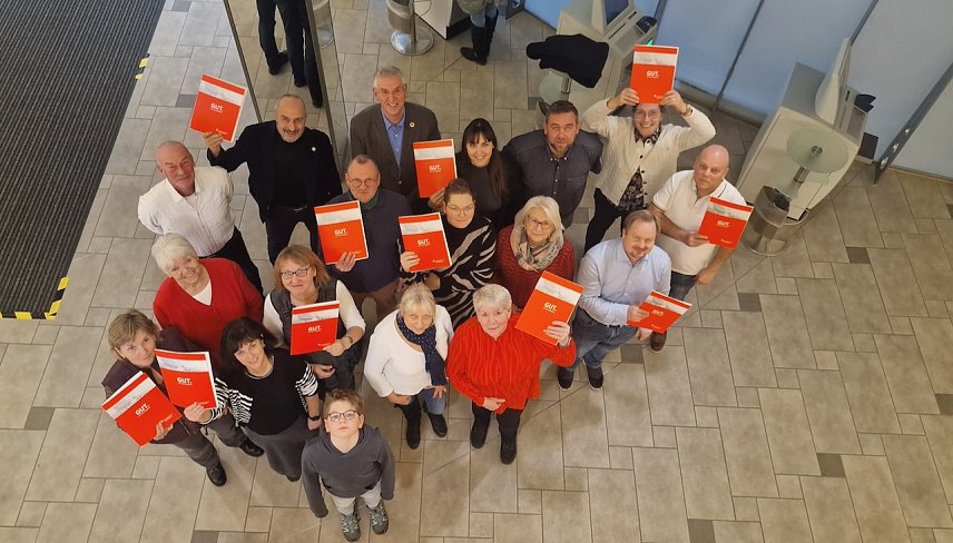 Bild: In der Kreissparkasse &uuml;bergab der Verein "Sozialfonds Nordhausen" heute wieder seine j&auml;hrlichen Spenden an Vereine und Schulen