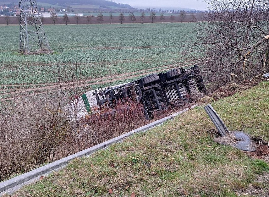Bild: Verunfallter Lkw auf der A38