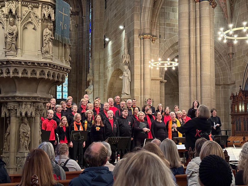 Bild: Kar&iacute;bu unterwegs - in concert in Reutlingen gemeinsam mit dem &ouml;rtlichen Gospelchor in diesem Sommer
