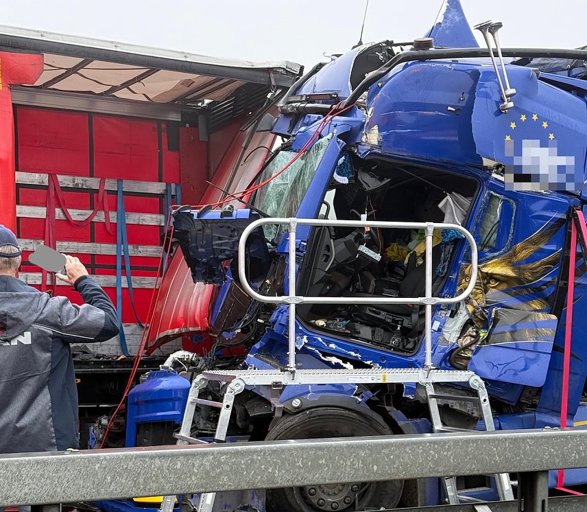 Bild: Massenkarambolage auf der A71 zwischen Heldrungen und K&ouml;lleda