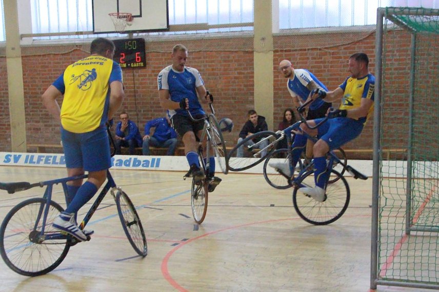 Bild: Erster Spieltag der Radballer