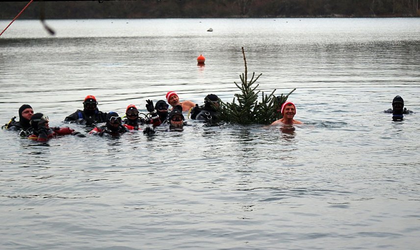 Bild: Weihnachtstauchen der Wasserwacht