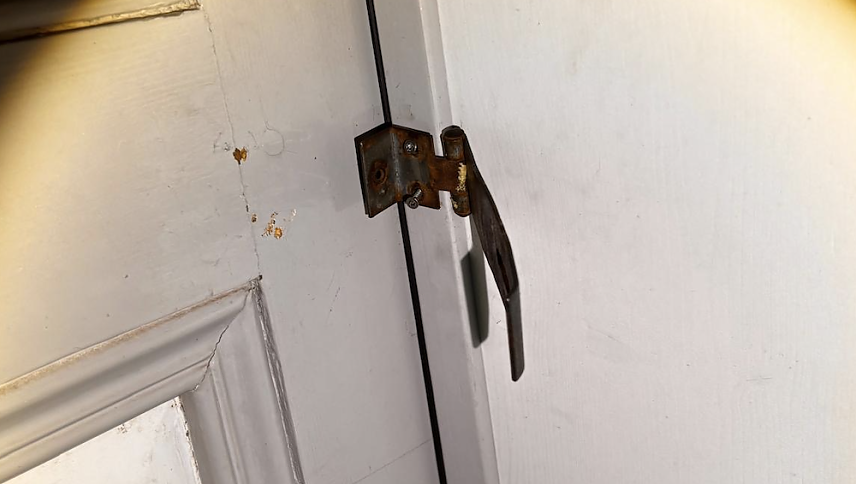 Bild: Die T&uuml;r zum B&uuml;ro der Kontaktbereichsbeamten in Bleicherode